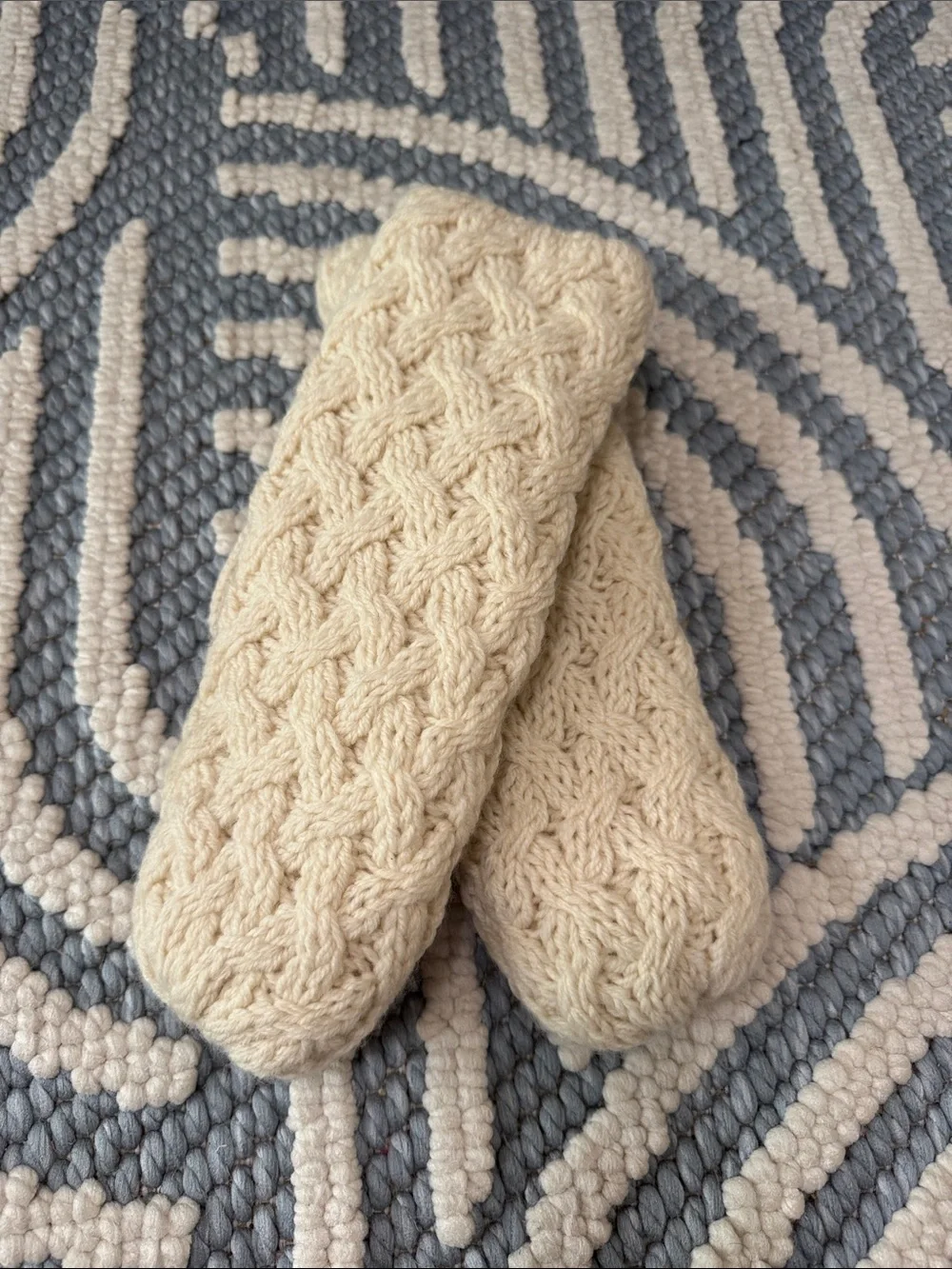 Vintage Cream Wool Cable Knit Mittens Large XL Chunky Hand Knit Style